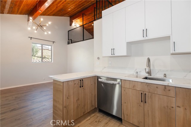 Detail Gallery Image 4 of 10 For 13056 Aztec St #1/2,  Sylmar,  CA 91342 - 2 Beds | 1/1 Baths