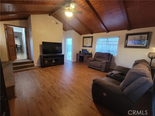 Detail Gallery Image 10 of 19 For 11702 Rockwall St, Lakewood,  CA 90715 - 3 Beds | 2 Baths
