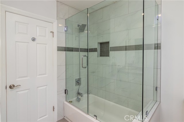 Detail Gallery Image 18 of 23 For 6624 Mammoth Ave, Van Nuys,  CA 91405 - 4 Beds | 3 Baths
