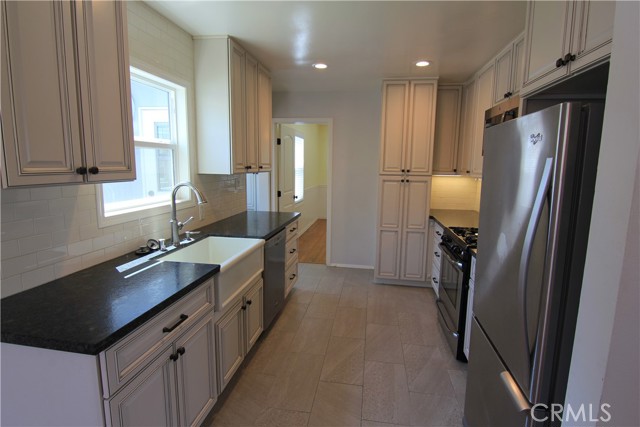 341 N Pine Street, Orange CA: https://media.crmls.org/medias/af7fef39-07c6-44fe-9e09-419a52a99446.jpg
