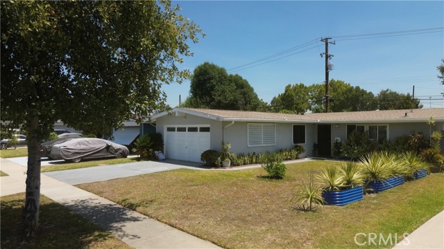8326 Sanger Avenue, Whittier CA: https://media.crmls.org/medias/af801599-1747-4e22-9922-54d2c5a8965c.jpg