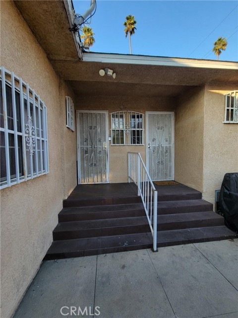 Detail Gallery Image 9 of 11 For 1012 W 55th St, Los Angeles,  CA 90037 - – Beds | – Baths