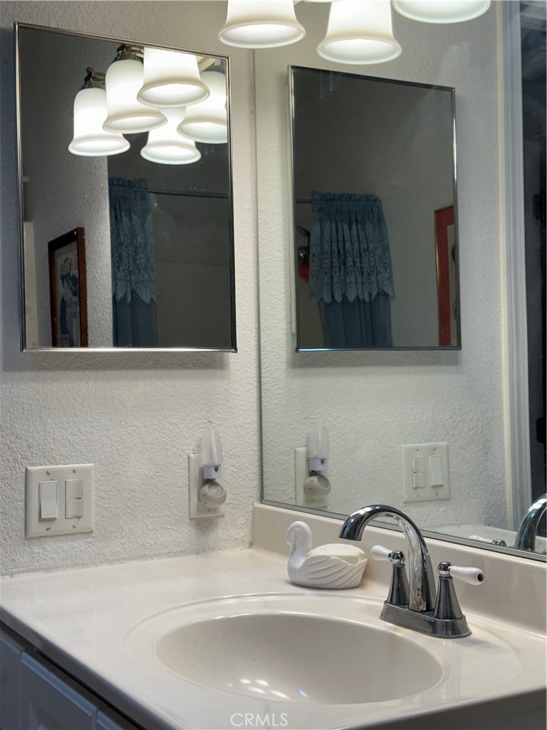 https://media.crmls.org/medias/af80d518-f83b-4d05-ac87-e3c22ae81c01.jpg?preset=X-Large