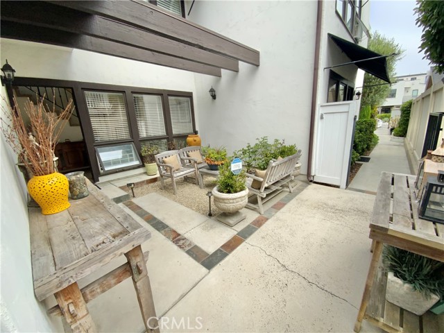 Detail Gallery Image 35 of 39 For 611 1/2 Orchid Ave, Corona Del Mar,  CA 92625 - 3 Beds | 2/1 Baths
