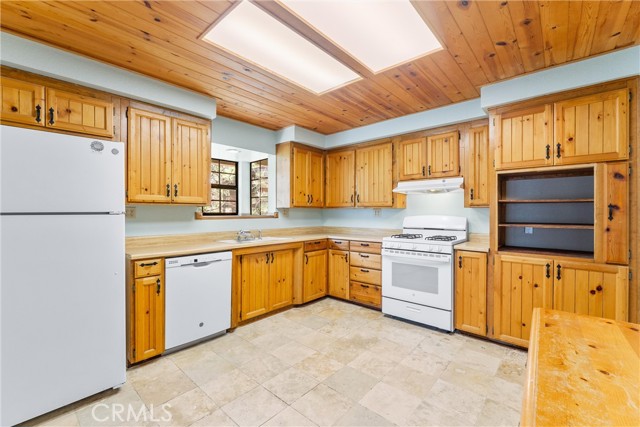 Detail Gallery Image 15 of 38 For 858 Sierra Vista Dr, Twin Peaks,  CA 92391 - 2 Beds | 3/1 Baths