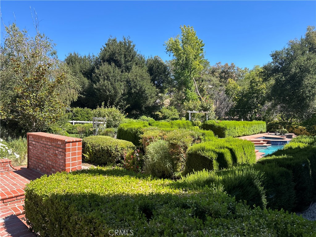 https://media.crmls.org/medias/af836c9b-e3b2-4278-a904-917be051d937.jpg?preset=X-Large