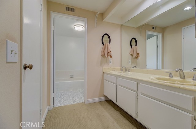 Detail Gallery Image 27 of 45 For 13320 Golden Valley Ln, Granada Hills,  CA 91344 - 5 Beds | 2/1 Baths