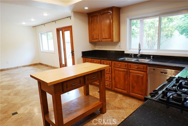Detail Gallery Image 17 of 39 For 6232 Hesperia Ave, Encino,  CA 91316 - 3 Beds | 2/1 Baths