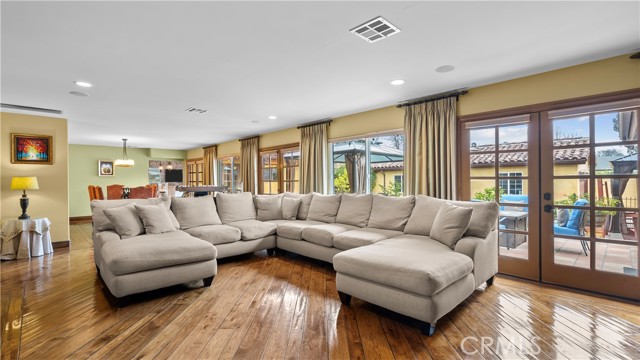 24604 Apple Street, Newhall CA: https://media.crmls.org/medias/af8400df-3bc1-4c20-8956-e87f1f681a88.jpg