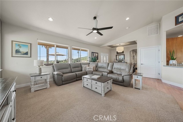 5611 Cherokee Drive, Kelseyville CA: https://media.crmls.org/medias/af842f8d-aac6-4880-b7d3-5a42ef39cf0e.jpg