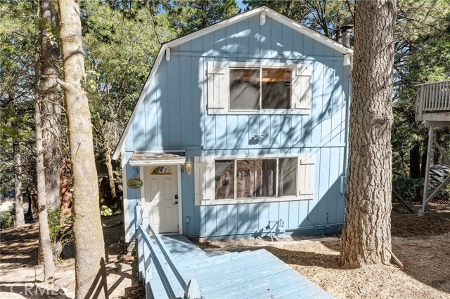 Detail Gallery Image 1 of 1 For 1144 Scenic Way, Rimforest,  CA 92378 - 3 Beds | 2 Baths
