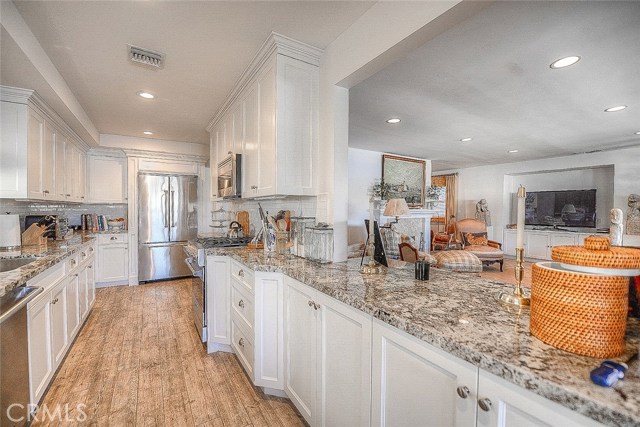 2137 Channel Road, Newport Beach CA: https://media.crmls.org/medias/af845bef-e253-4032-a6fb-7080cd1e5cb0.jpg