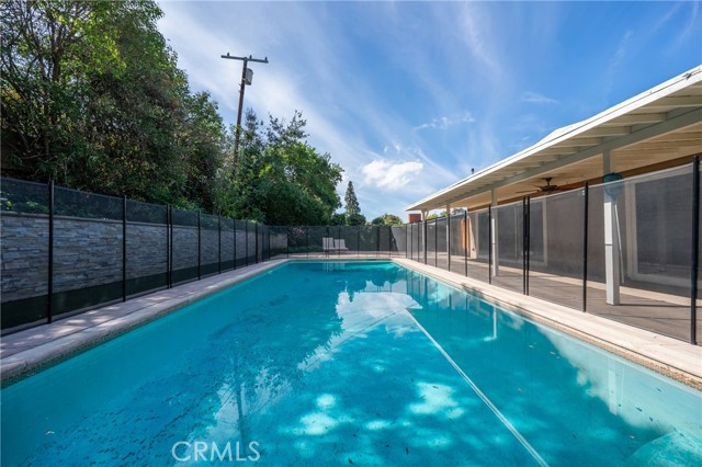 Detail Gallery Image 30 of 35 For 23000 Brenford Street, Woodland Hills,  CA 91364 - 4 Beds | 4 Baths