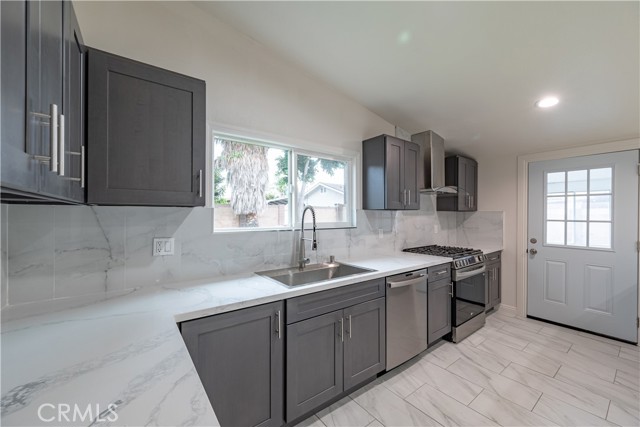 Detail Gallery Image 5 of 12 For 7882 Yorkshire Ave, Stanton,  CA 90680 - 4 Beds | 2 Baths