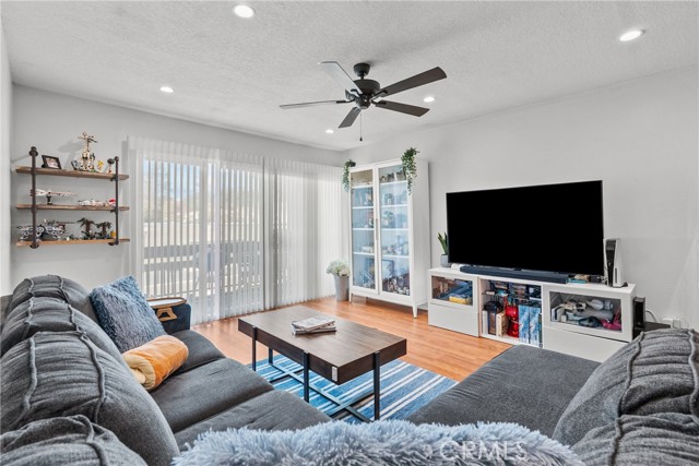 Detail Gallery Image 6 of 50 For 25736 Player Dr #R4,  Valencia,  CA 91355 - 2 Beds | 2 Baths