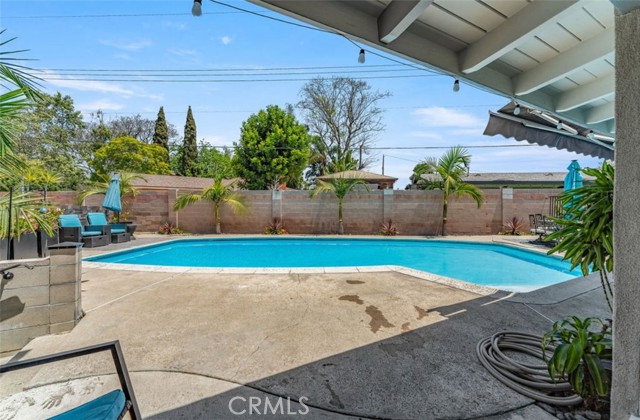 Detail Gallery Image 12 of 19 For 930 S Peregrine Pl, Anaheim,  CA 92806 - 4 Beds | 2/1 Baths