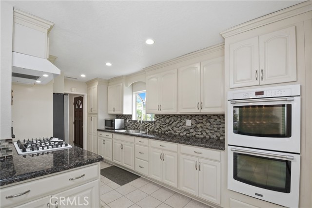 Detail Gallery Image 8 of 37 For 801 S Roanne, Anaheim,  CA 92804 - 4 Beds | 2 Baths