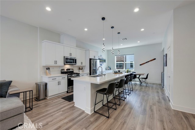 Detail Gallery Image 2 of 48 For 987 E Mason Ln #130,  Anaheim,  CA 92805 - 4 Beds | 3/1 Baths