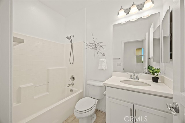 16114 Almond Avenue, Chino CA: https://media.crmls.org/medias/af8ac8b5-bbe5-4d54-963a-c1af11833f3f.jpg
