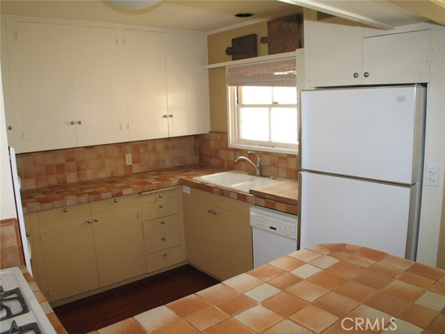 Detail Gallery Image 6 of 16 For 1610 Park Ave, Newport Beach,  CA 92662 - 3 Beds | 2 Baths