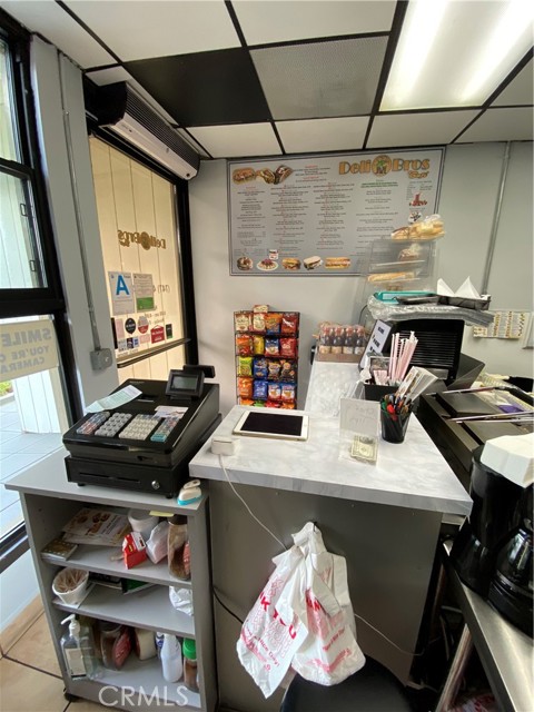 20301 Ventura Boulevard, Woodland Hills CA: https://media.crmls.org/medias/af8b89c8-194c-4238-b33d-892aceef7581.jpg