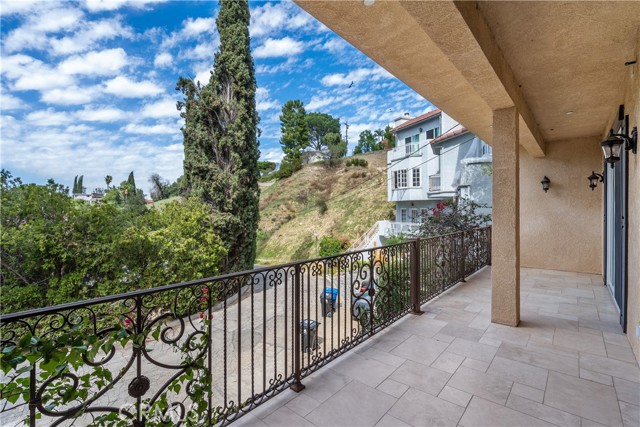 4630 Esparto Street, Woodland Hills CA: https://media.crmls.org/medias/af8bbcb2-8908-438d-806e-8267db9d52aa.jpg