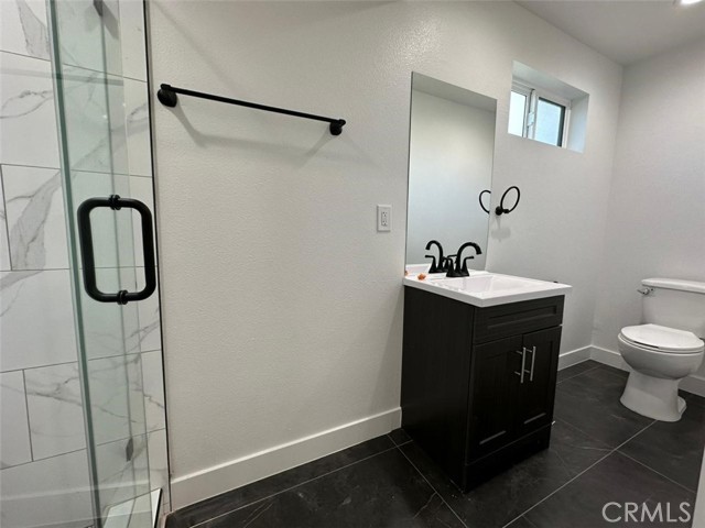 Detail Gallery Image 5 of 10 For 2823 Maple Ave, Los Angeles,  CA 90011 - 5 Beds | 4 Baths