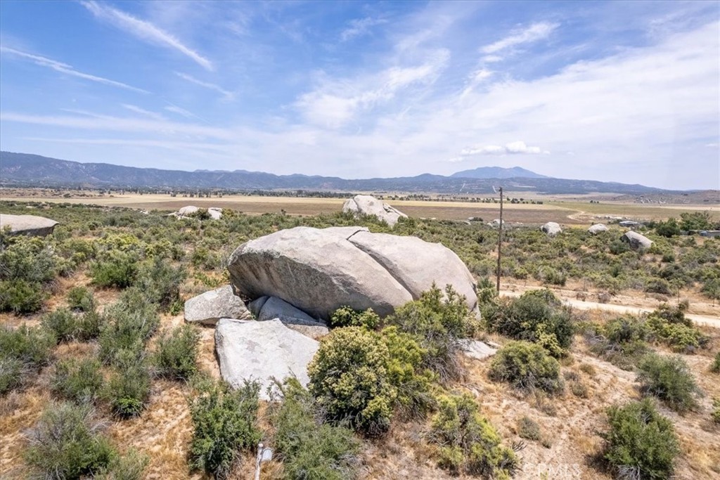 https://media.crmls.org/medias/af8d0504-45f5-4ded-b091-0f2577d2916e.jpg?preset=X-Large