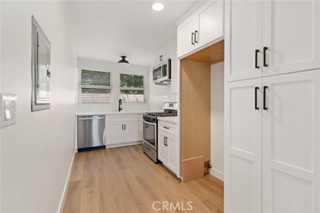 Detail Gallery Image 10 of 12 For 1637 Irvine Ave #D,  Costa Mesa,  CA 92627 - 0 Beds | 1 Baths