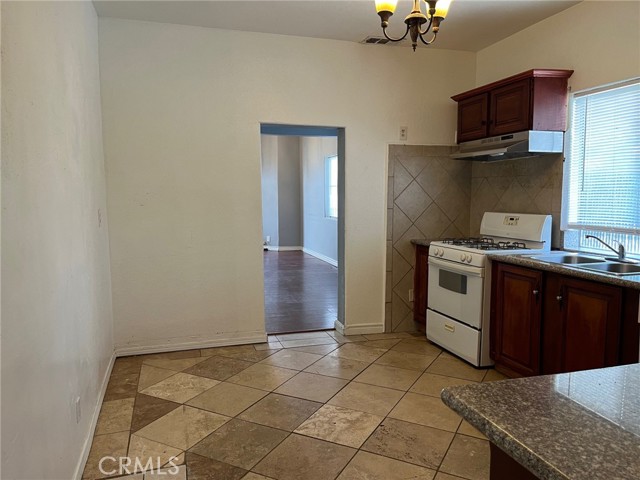 Detail Gallery Image 7 of 27 For 504 E Stuart Ave, Redlands,  CA 92374 - 4 Beds | 2 Baths