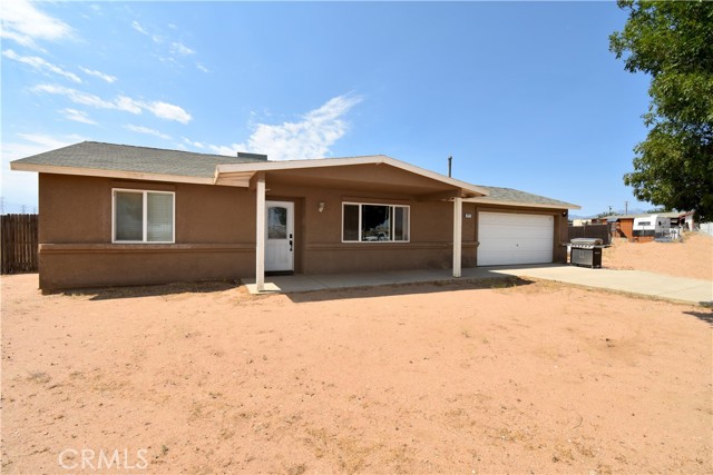 Detail Gallery Image 5 of 16 For 14247 Mission St, Oak Hills,  CA 92344 - 3 Beds | 2 Baths