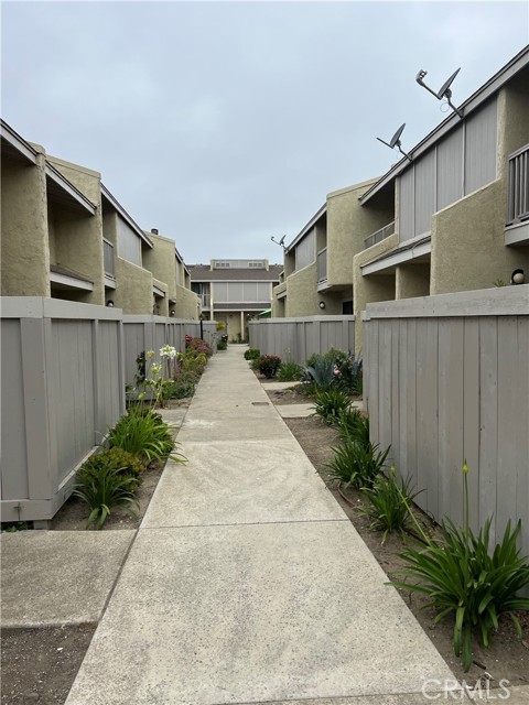 1209 W Cypress Avenue, Lompoc CA: https://media.crmls.org/medias/af8e6e97-0bef-4aac-ac02-7643db3167e4.jpg