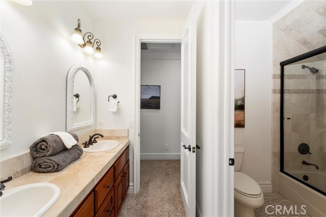45200 Oak Manor Ct, Temecula CA: https://media.crmls.org/medias/af900d39-4b72-401a-bea0-1943d2e0df9c.jpg
