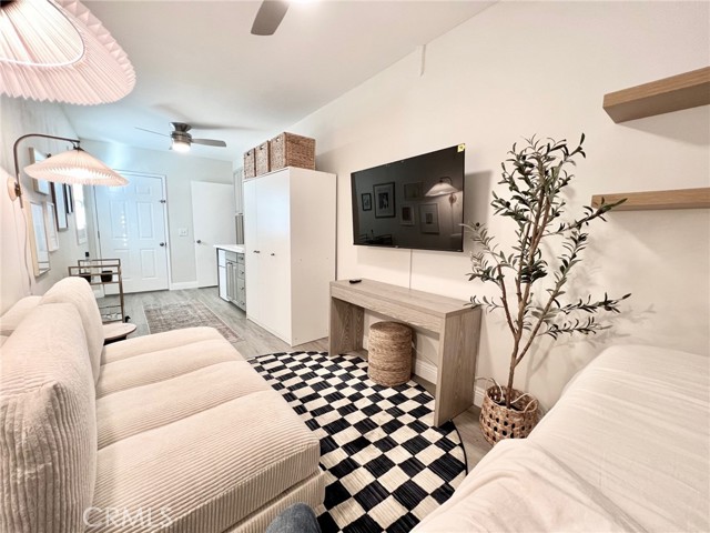 Detail Gallery Image 2 of 13 For 704 1/2 Marigold Avenue, Corona Del Mar,  CA 92625 - 0 Beds | 1 Baths