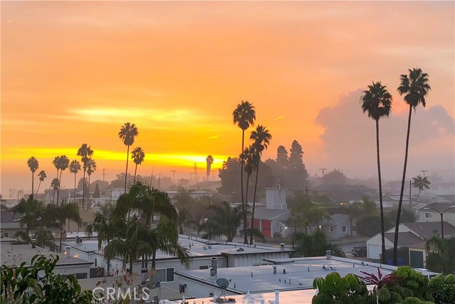 1320 12th Street, Manhattan Beach, California 90266, 2 Bedrooms Bedrooms, ,1 BathroomBathrooms,Residential,Sold,12th Street,SB22109196