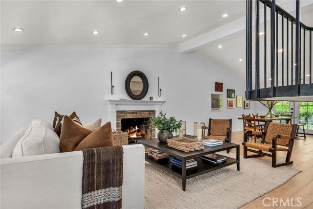 17152 Escalon Drive, Encino CA: https://media.crmls.org/medias/af91e291-1ae4-4c9c-92cd-0cd0241ac393.jpg