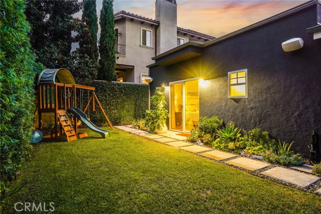 2002 Robinson Street, Redondo Beach, California 90278, 3 Bedrooms Bedrooms, ,2 BathroomsBathrooms,Residential,Sold,Robinson,PV21181666