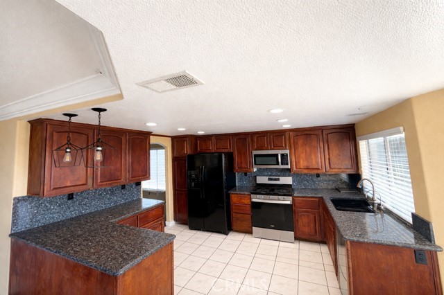 Detail Gallery Image 8 of 25 For 24099 Pleasant Run, Moreno Valley,  CA 92557 - 4 Beds | 3 Baths