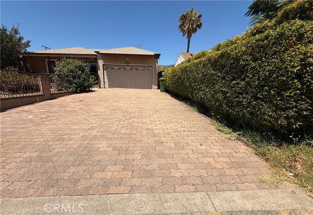 9929 Saticoy Street, Burbank CA: https://media.crmls.org/medias/af92ffc8-9b1a-49c2-b1d8-601bb49c4391.jpg