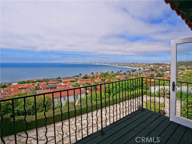 Detail Gallery Image 10 of 45 For 529 Palos Verdes Dr, Palos Verdes Estates,  CA 90274 - 4 Beds | 4 Baths
