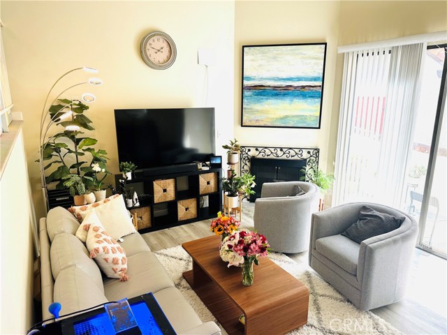 300 N Isabel Street, Glendale CA: https://media.crmls.org/medias/af964f89-3bde-45de-882a-69a01b6d6069.jpg