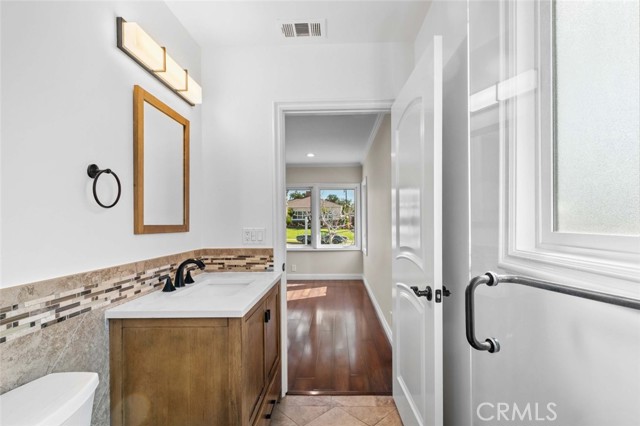 Detail Gallery Image 34 of 61 For 415 Birmingham Rd, Burbank,  CA 91504 - 4 Beds | 3/1 Baths