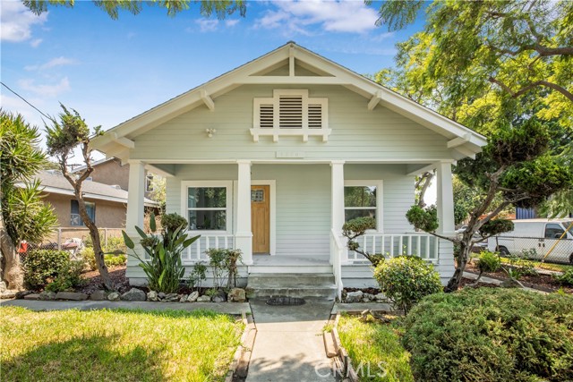 1270 W 19th Street, Long Beach CA: https://media.crmls.org/medias/af96a2f1-602d-4595-aa9a-f54a777cfd1b.jpg
