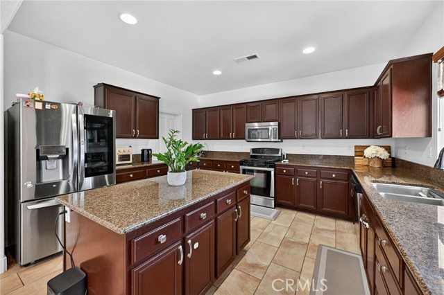 Detail Gallery Image 3 of 49 For 1043 Saltbush, Hemet,  CA 92545 - 4 Beds | 3/1 Baths