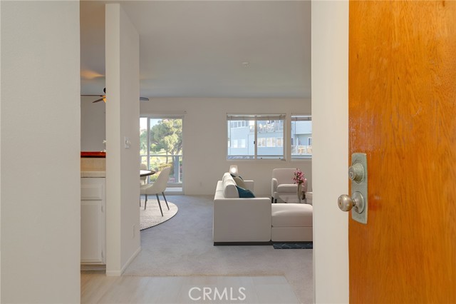 Detail Gallery Image 2 of 37 For 250 the Vlg #204,  Redondo Beach,  CA 90277 - 1 Beds | 1 Baths