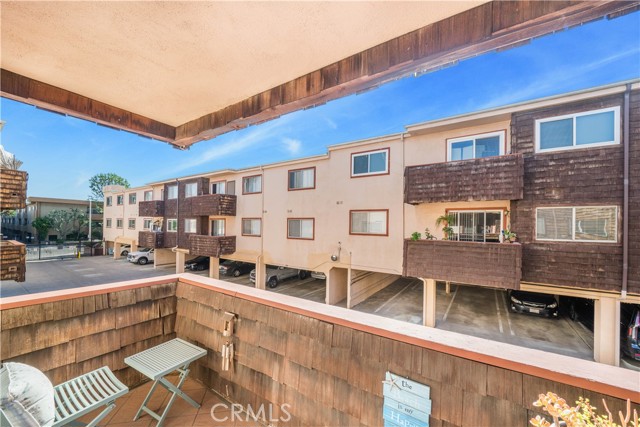 Detail Gallery Image 4 of 15 For 5403 Newcastle Ave #10,  Encino,  CA 91316 - 1 Beds | 1 Baths