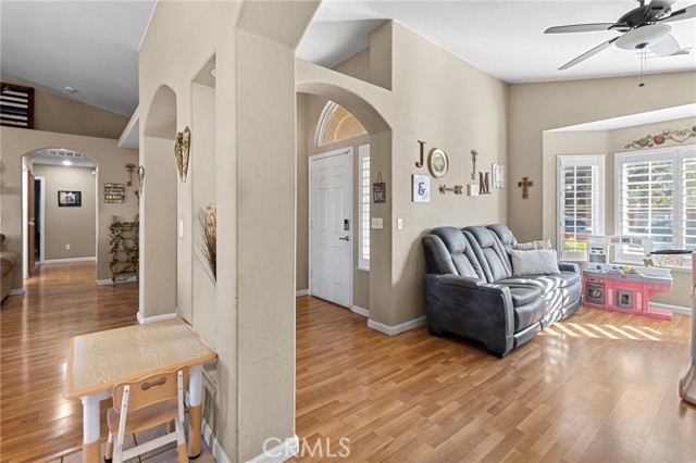 Detail Gallery Image 6 of 40 For 70 Makenna, Madera,  CA 93637 - 4 Beds | 2 Baths