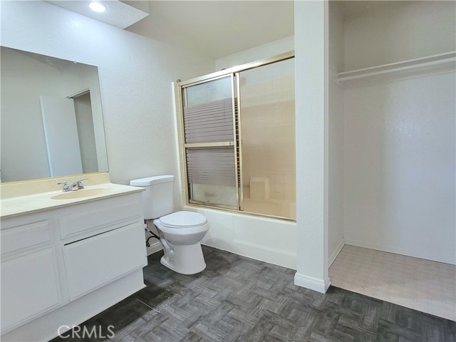 Detail Gallery Image 11 of 15 For 12054 Suzanne Dr, Fontana,  CA 92337 - 3 Beds | 2/1 Baths