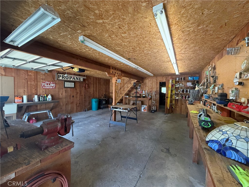 https://media.crmls.org/medias/af9aef40-c9a2-43d5-9976-1326ba2e826b.jpg?preset=X-Large