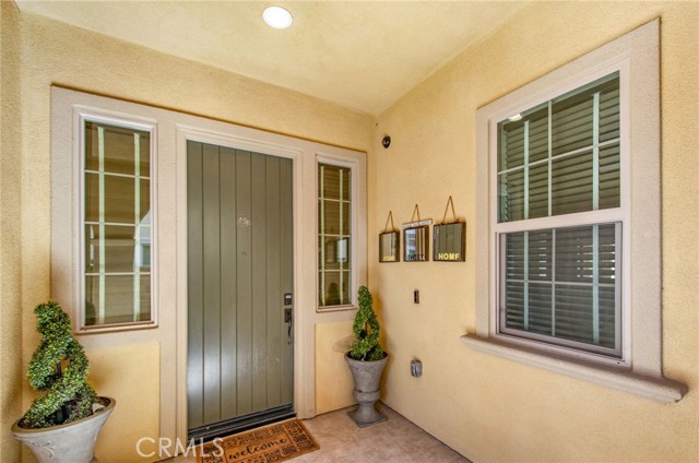 731 E Orange Blossom Way, Azusa CA: https://media.crmls.org/medias/af9b2f41-1e6b-47ea-947b-36450e1f3e7e.jpg